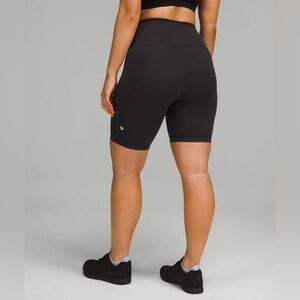 Lululemon wunder train shorts 8’ contour fit in black size 6